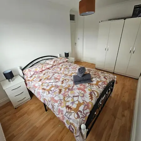 New Flat Next The Tube And Connections To The Centre Apartamento